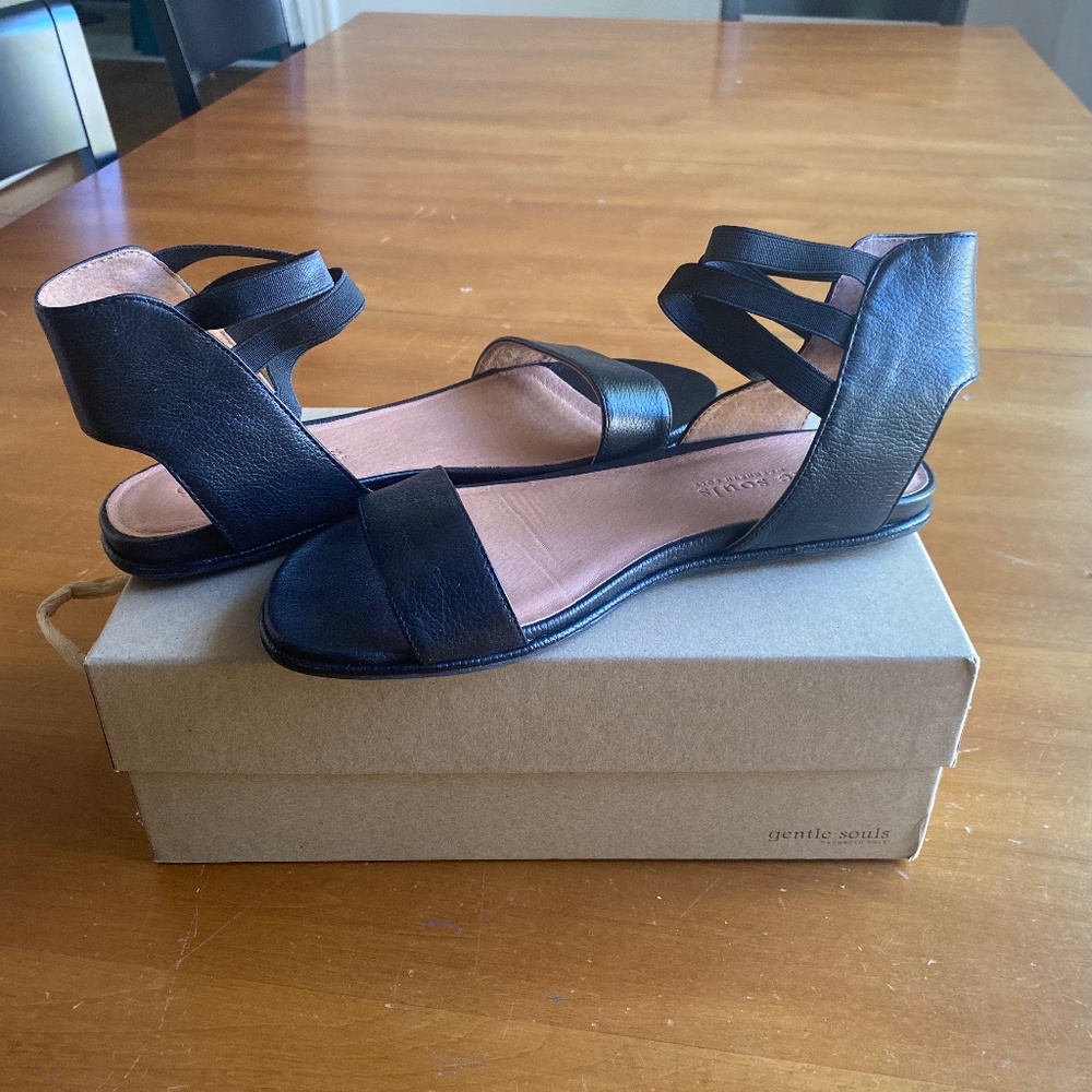 Kenneth Cole Gentle Souls 9.5 M black leather sandals in box